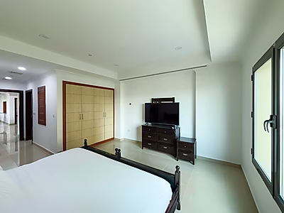 SPACIOUS 2-BEDROOM APARTMENT IN PORTO