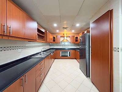 SPACIOUS 2-BEDROOM APARTMENT IN PORTO