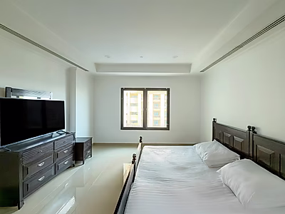 SPACIOUS 2-BEDROOM APARTMENT IN PORTO