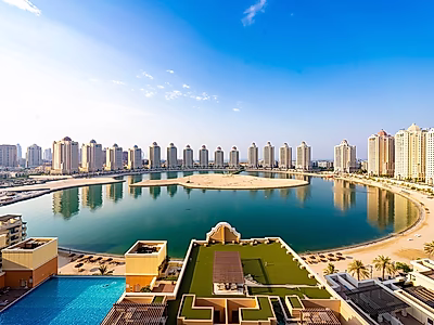 استوديو نادر مطل على البحر في فيفا بحرية