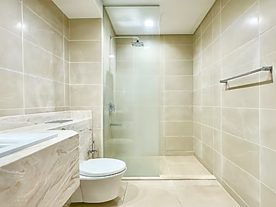 استوديو نادر مطل على البحر في فيفا بحرية