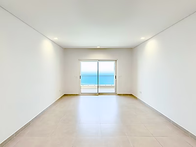 استوديو نادر مطل على البحر في فيفا بحرية