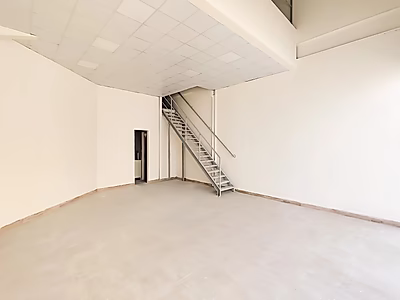 مجمع تجاري متكامل | موقع مميز | فترة سماح